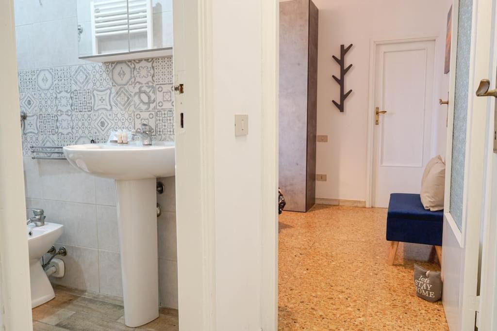 Giramondo! Free Parking Train Station Ac Wifi Apartment *